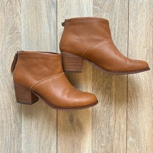Very good condition size 6 1/2 Toms ankle booties